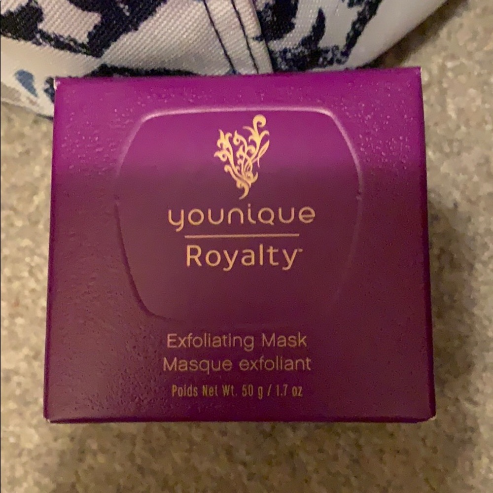 Exfoliating mask